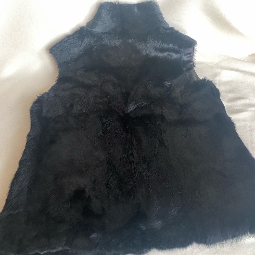MICHAEL KORS BLACK RABBIT FUR VEST - Picture 3 of 5